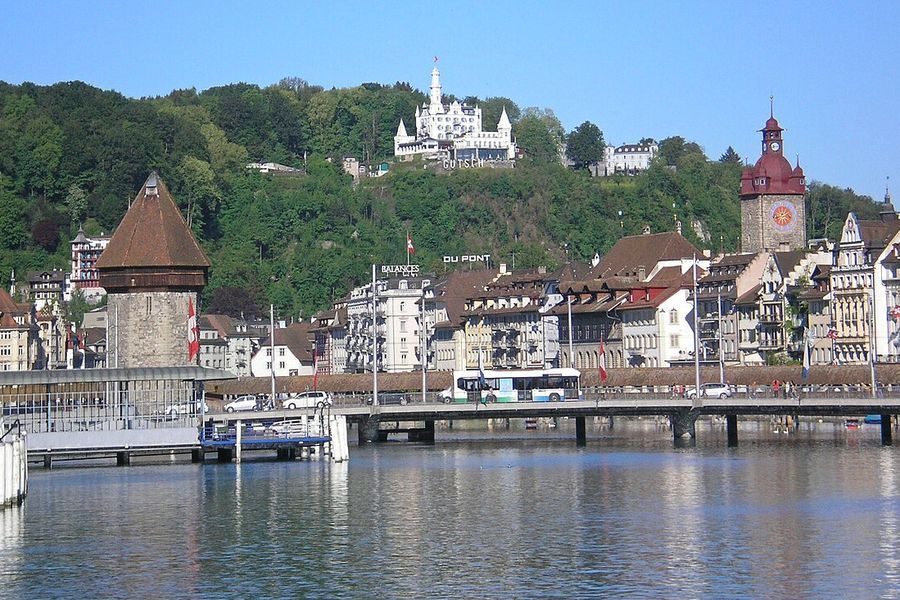 Château Gütsch über der Luzerner Altstadt