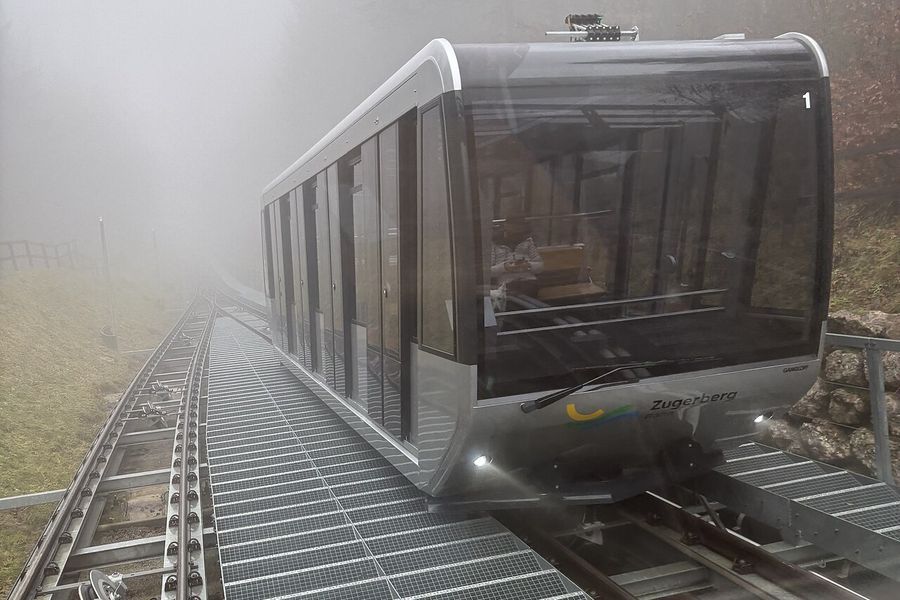 Zugerbergbahn im Nebel